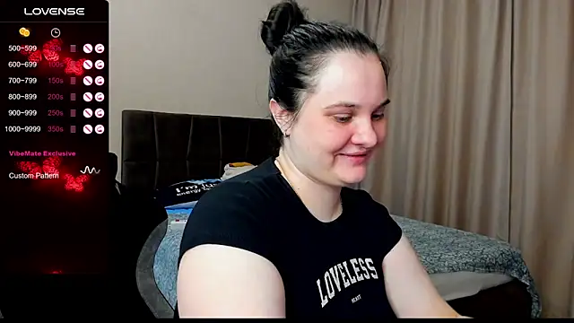 Snapshot of AlanaBrox chatting on 10-15-25, 12:31 AlanaBrox online show from 10-15-25, 12:31