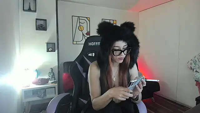 Snapshot of kay_marie chatting on 10-19-25, 09:28 kay marie online show from 10-19-25, 09:28