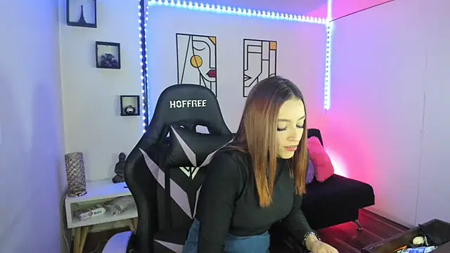 Snapshot of kay_marie chatting on 02-14-25, 10:58 kay marie online show from 02-14-25, 10:58