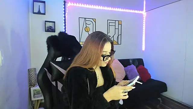 Snapshot of kay_marie chatting on 02-23-25, 12:19 kay marie online show from 02-23-25, 12:19