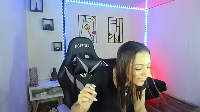 Snapshot of kay_marie chatting on 02-14-25, 07:33 kay marie online show from 02-14-25, 07:33