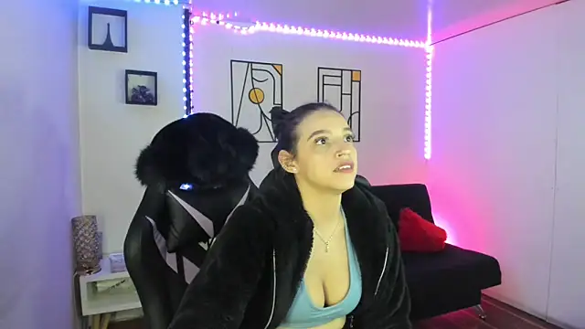 Snapshot of kay_marie chatting on 02-25-25, 11:15 kay marie online show from 02-25-25, 11:15