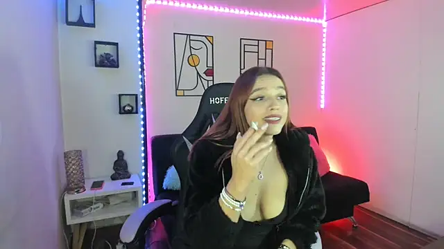 Snapshot of kay_marie chatting on 02-16-25, 11:50 kay marie online show from 02-16-25, 11:50