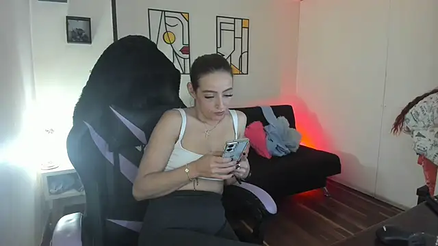 Snapshot of kay_marie chatting on 10-27-25, 11:05 kay marie online show from 10-27-25, 11:05