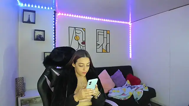 Snapshot of kay_marie chatting on 02-20-25, 01:25 kay marie online show from 02-20-25, 01:25