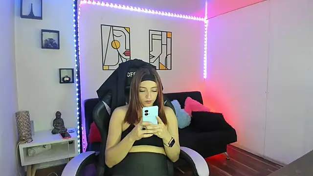 Snapshot of kay_marie chatting on 02-07-25, 06:45 kay marie online show from 02-07-25, 06:45