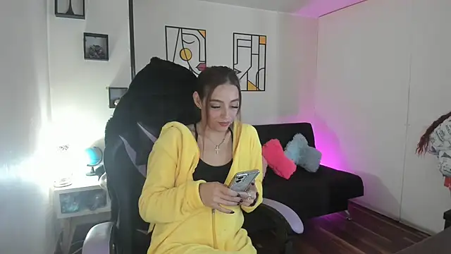 Snapshot of kay_marie chatting on 10-29-25, 06:18 kay marie online show from 10-29-25, 06:18