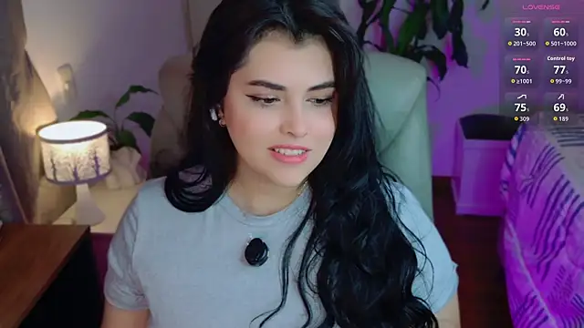 Snapshot of Alyaa_s chatting on 06-30-26, 04:56 Alyaa s online show from 06-30-26, 04:56