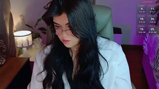 Snapshot of Alyaa_s chatting on 06-27-26, 04:40 Alyaa s online show from 06-27-26, 04:40