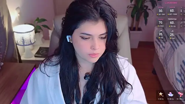 Snapshot of Alyaa_s chatting on 04-28-26, 02:27 Alyaa s online show from 04-28-26, 02:27