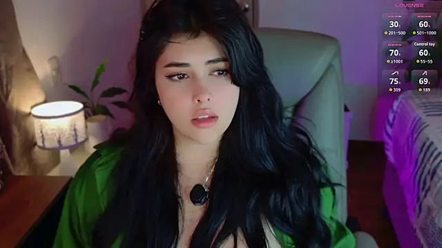 Snapshot of Alyaa_s chatting on 06-19-26, 06:30 Alyaa s online show from 06-19-26, 06:30