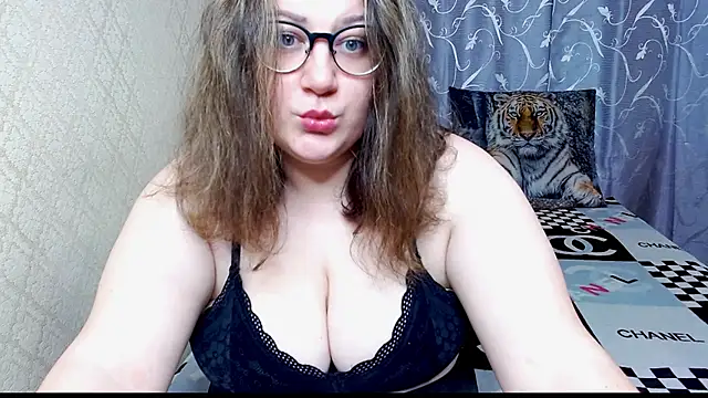 Snapshot of Sindy_Jeniceee chatting on 06-03-26, 04:01 Sindy Jeniceee online show from 06-03-26, 04:01