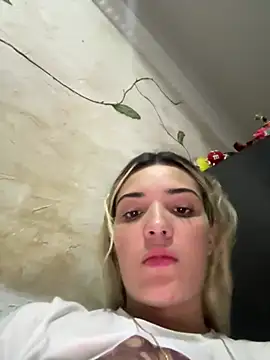 Snapshot of Sarita-candy chatting on 03-15-25, 02:12 Sarita-candy online show from 03-15-25, 02:12