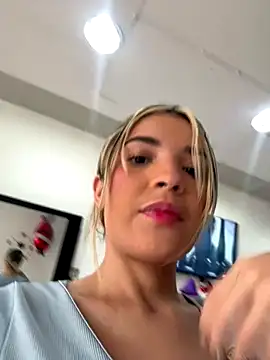 Snapshot of Sarita-candy chatting on 12-04-25, 07:13 Sarita-candy online show from 12-04-25, 07:13