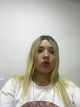 Snapshot of Sarita-candy chatting on 03-01-25, 04:04 Sarita-candy online show from 03-01-25, 04:04