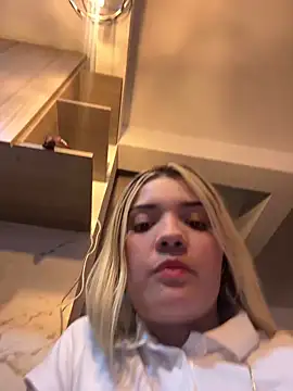 Snapshot of Sarita-candy chatting on 01-25-25, 12:48 Sarita-candy online show from 01-25-25, 12:48