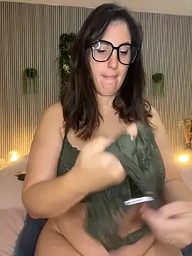 Snapshot of MysteryGirl7 chatting on 10-21-25, 07:41 MysteryGirl7 online show from 10-21-25, 07:41