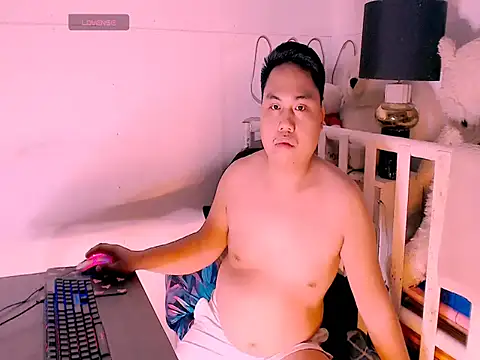 Snapshot of Hardking_69 chatting on 06-18-26, 05:39 Hardking 69 online show from 06-18-26, 05:39