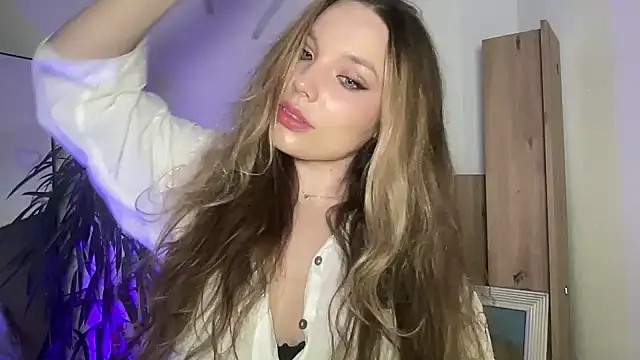 Snapshot of Sara_Browney chatting on 11-04-25, 08:23 Sara Browney online show from 11-04-25, 08:23