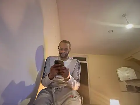 CuzzyB69 online show from 03-11-25, 07:03