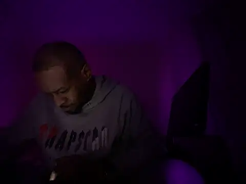 CuzzyB69 online show from 03-08-25, 11:49