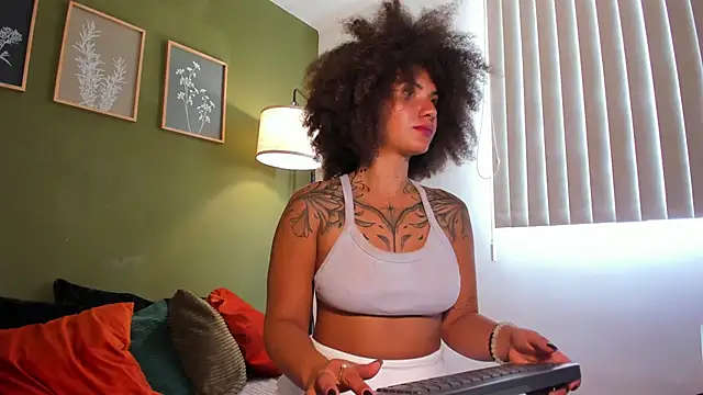 karlye 5 online show from 11-12-25, 05:06