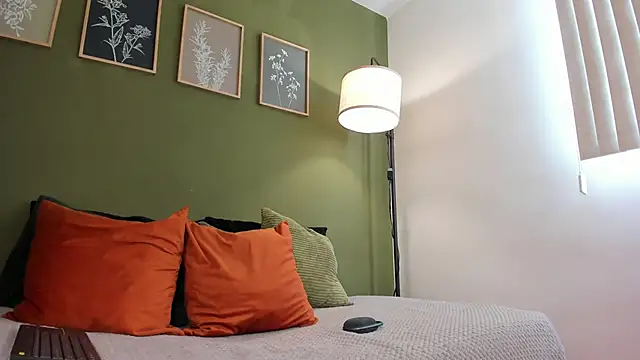 karlye 5 online show from 10-07-25, 12:39