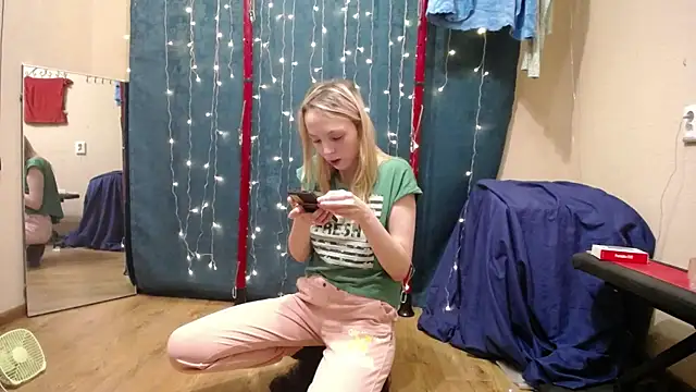 Snapshot of all_shades_dreams chatting on 02-20-25, 05:41 all shades dreams online show from 02-20-25, 05:41