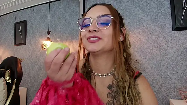 Emiily W online show from 09-10-25, 12:04