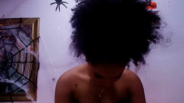 Snapshot of naia_blessed chatting on 10-18-25, 07:16 naia blessed online show from 10-18-25, 07:16