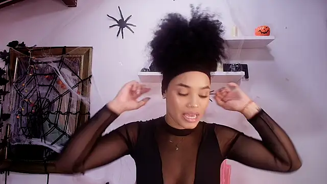 Snapshot of naia_blessed chatting on 10-21-25, 07:13 naia blessed online show from 10-21-25, 07:13