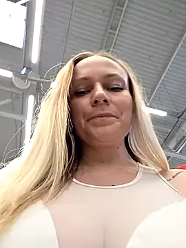 Snapshot of Bondgirl_013 chatting on 07-13-26, 03:22 Bondgirl 013 online show from 07-13-26, 03:22