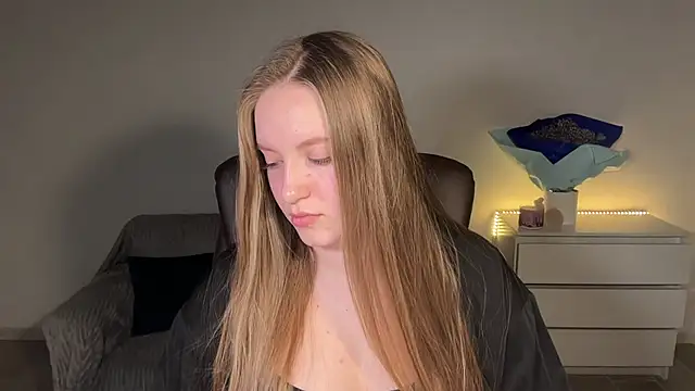 Snapshot of EvaMaddison chatting on 04-26-26, 07:33 EvaMaddison online show from 04-26-26, 07:33