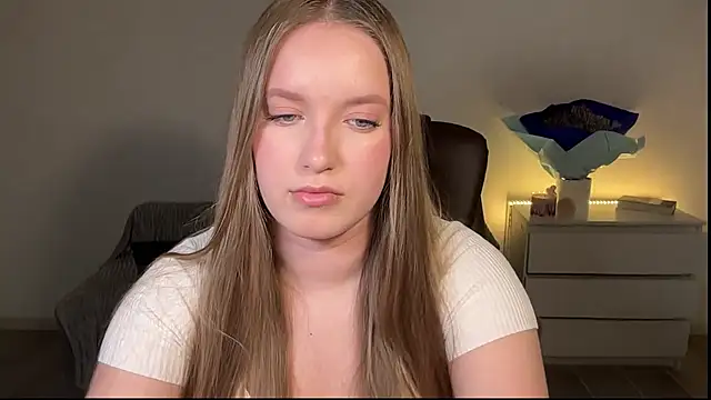 Snapshot of EvaMaddison chatting on 05-09-26, 08:45 EvaMaddison online show from 05-09-26, 08:45