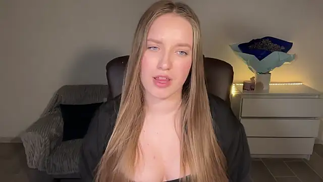 Snapshot of EvaMaddison chatting on 04-27-26, 07:56 EvaMaddison online show from 04-27-26, 07:56