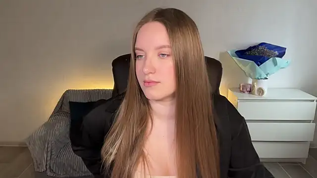 EvaMaddison online show from 04-05-26, 05:03