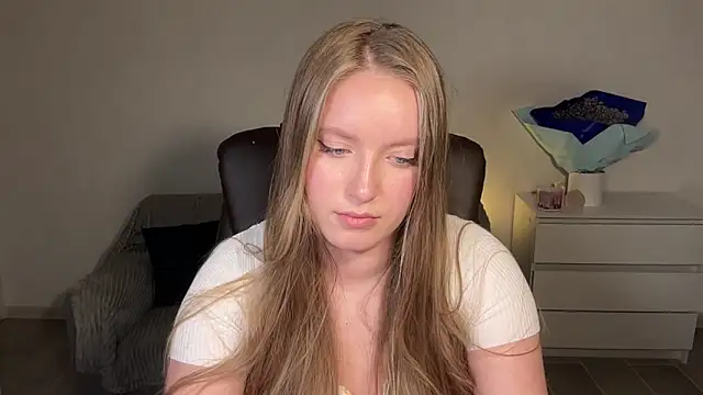 Snapshot of EvaMaddison chatting on 04-20-26, 08:43 EvaMaddison online show from 04-20-26, 08:43