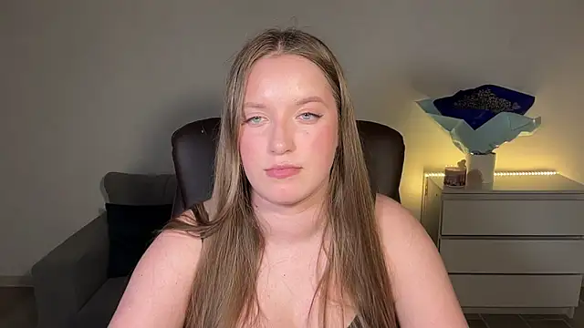 Snapshot of EvaMaddison chatting on 05-18-26, 06:23 EvaMaddison online show from 05-18-26, 06:23