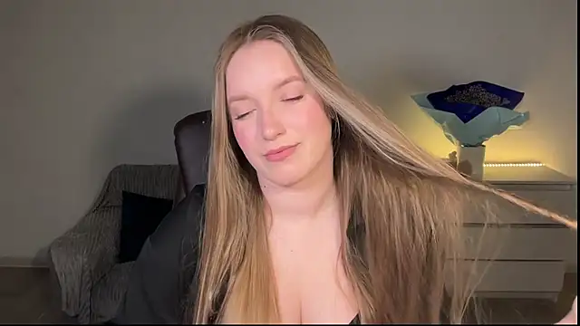 Snapshot of EvaMaddison chatting on 05-11-26, 12:12 EvaMaddison online show from 05-11-26, 12:12