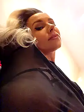 Snapshot of AureliaDoux chatting on 02-25-26, 04:29 AureliaDoux online show from 02-25-26, 04:29