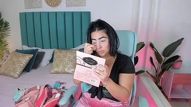 amy-thomson1 online show from 11-17-25, 11:36