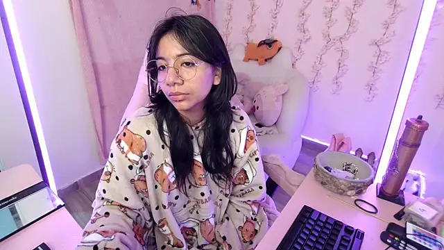 Nami usagi online show from 12-17-25, 01:49