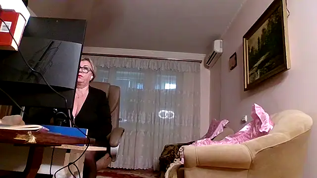 Kallliina online show from 10-13-25, 06:04