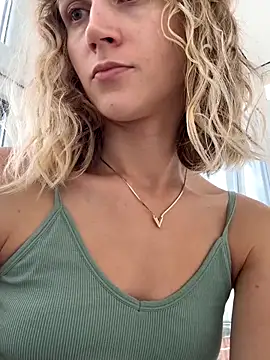 Snapshot of Feral_berry_8133 chatting on 09-20-25, 11:15 Feral berry 8133 online show from 09-20-25, 11:15