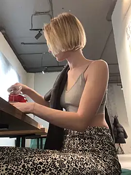 Snapshot of Feral_berry_8133 chatting on 12-25-24, 06:09 Feral berry 8133 online show from 12-25-24, 06:09