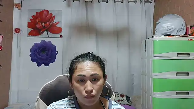 Snapshot of M_e_c_e_l chatting on 05-04-26, 06:49 M e c e l online show from 05-04-26, 06:49