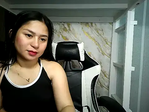 Snapshot of Mia_2022 chatting on 11-21-25, 06:23 Mia 2022 online show from 11-21-25, 06:23