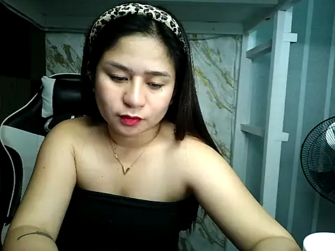 Snapshot of Mia_2022 chatting on 11-05-25, 04:43 Mia 2022 online show from 11-05-25, 04:43