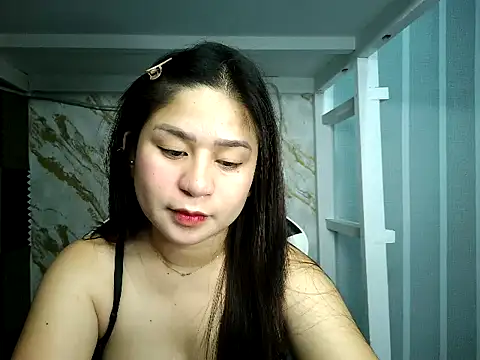 Snapshot of Mia_2022 chatting on 09-27-25, 02:23 Mia 2022 online show from 09-27-25, 02:23