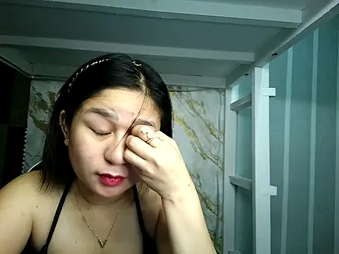 Snapshot of Mia_2022 chatting on 10-19-25, 08:06 Mia 2022 online show from 10-19-25, 08:06